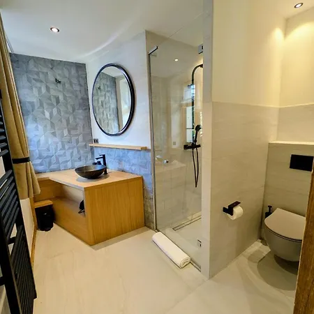 Nuage, Luxe, Centre Village * מגב